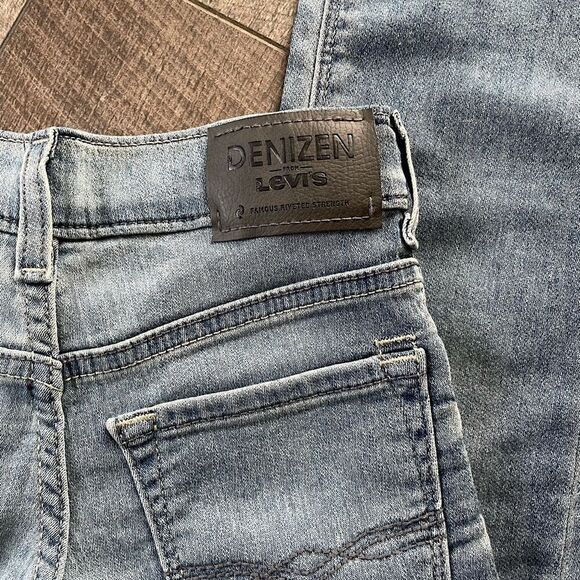 New! Levi’s Denizen Slim Fit Light-Wash Jeans. Size 8. - Picture 3 of 5